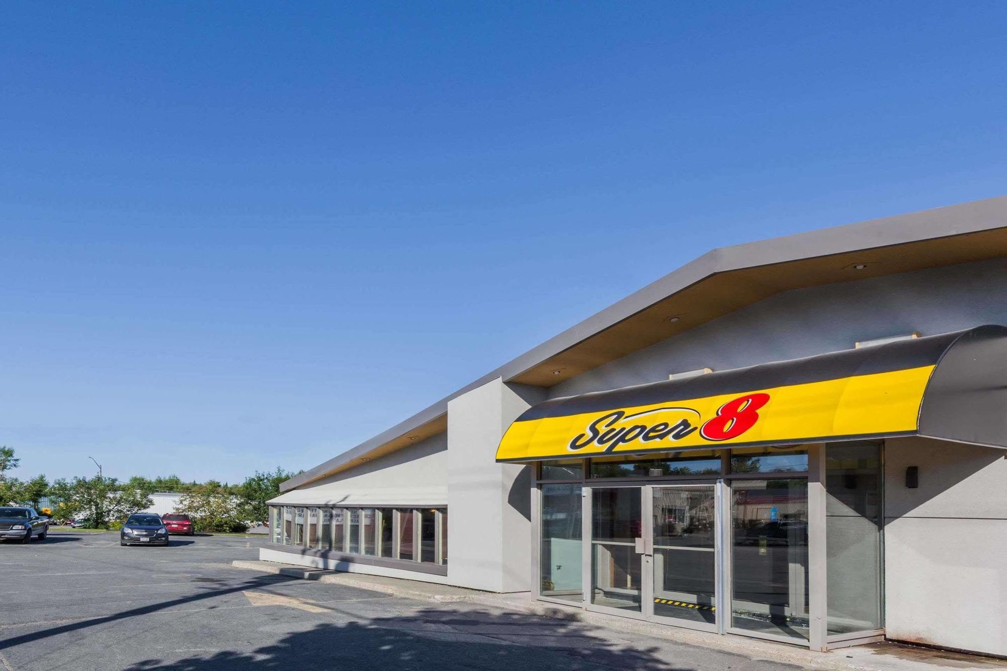 Super 8 By Wyndham Kirkland Lake Exterior photo